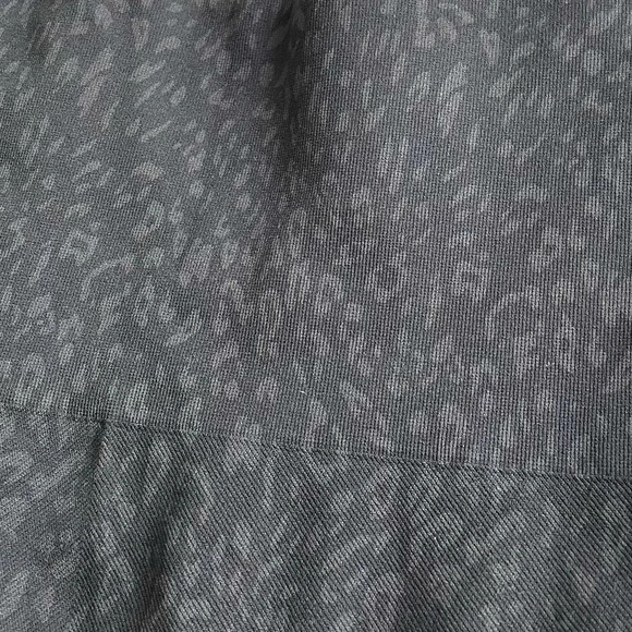 SPANX Look At Me Now Seamless Leggings Black Gray Leopard - Picture 6 of 13